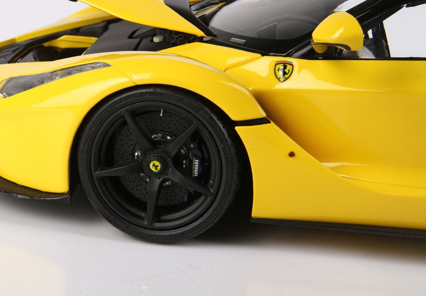 BBR 1/18 Ferrari LaFerrari DIE CAST Yellow Modena With Matt Black Wheels