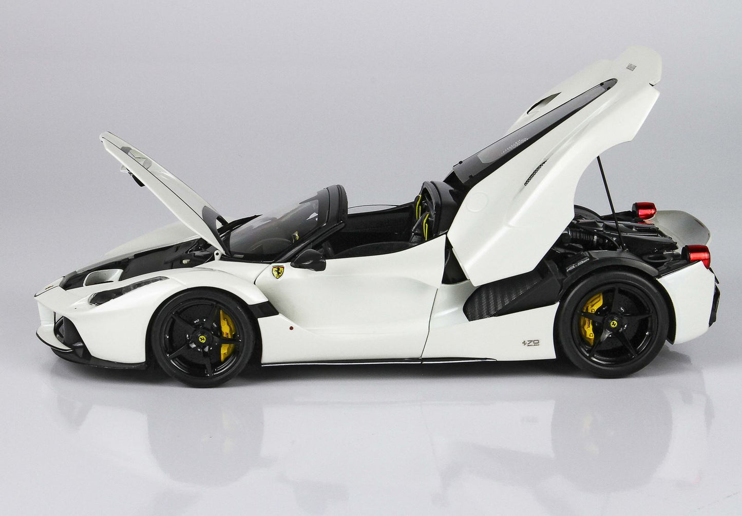 BBR 1/18 Ferrari LaFerrari APERTA Avus White- limited 48pcs -fully open diecast