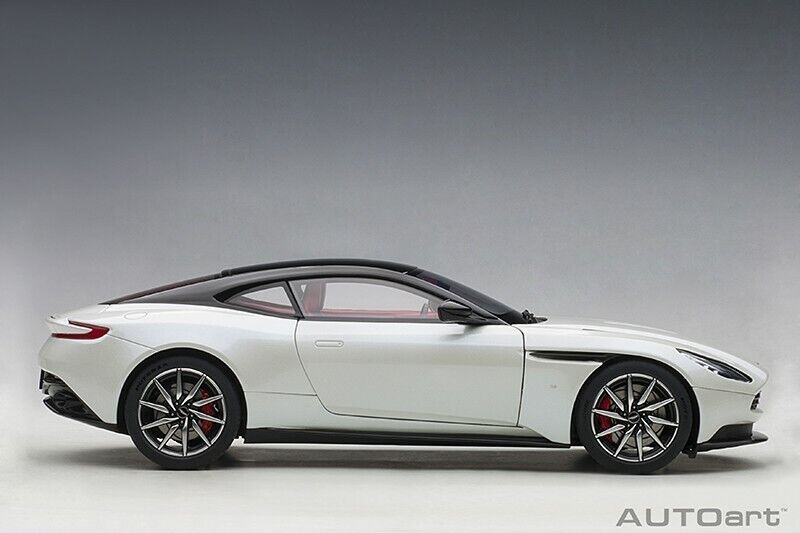1/18 Autoart ASTON MARTIN DB11 MORNING FROST WHITE