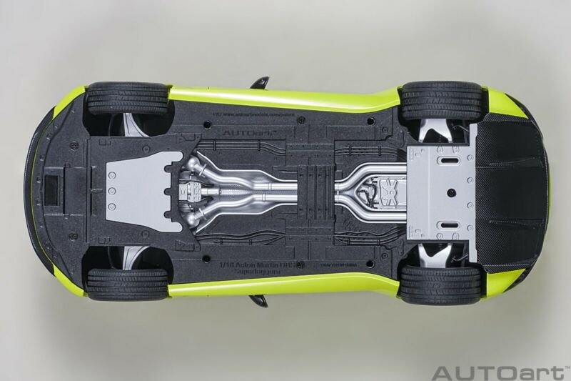 1/18 Autoart Aston Martin DBS Superleggera Lime Essence
