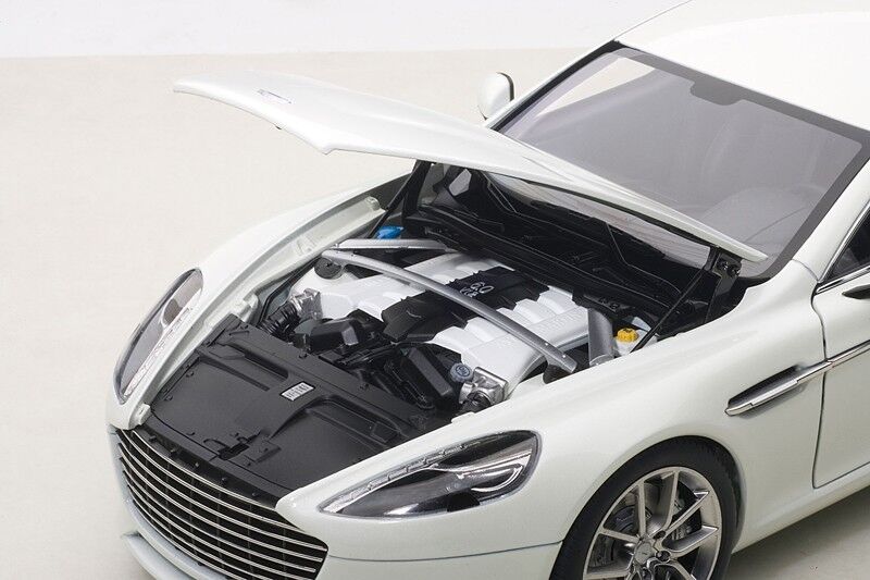 1/18 Autoart 2015 ASTON MARTIN RAPIDE S STRATOS WHITE