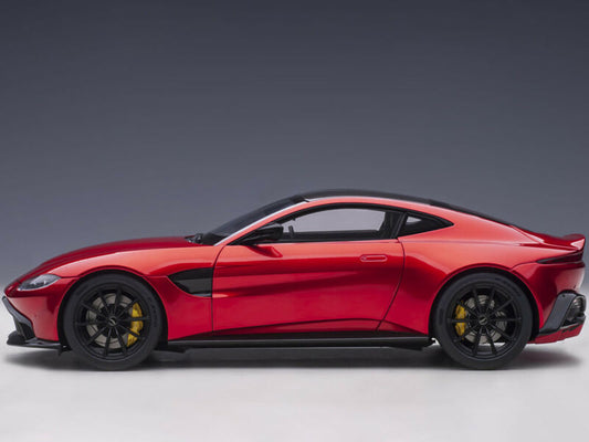 1/18 AUTOart 2019 ASTON MARTIN VANTAGE (RHD) HYPER RED W/CARBON TOP 70277