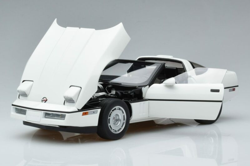 1/18 AUTOart Chevrolet Corvette C4 White 71243
