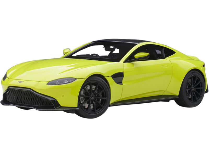 AUTOART 1/18 2019 ASTON MARTIN VANTAGE RHD LIME GREEN W/CARBON TOP