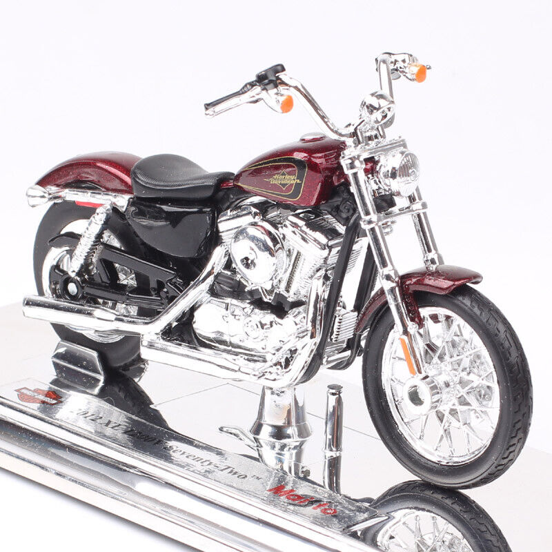 1/18 Maisto 2012 Harley-Davidson XL1200V Seventy-Two Model Motorcycle Red