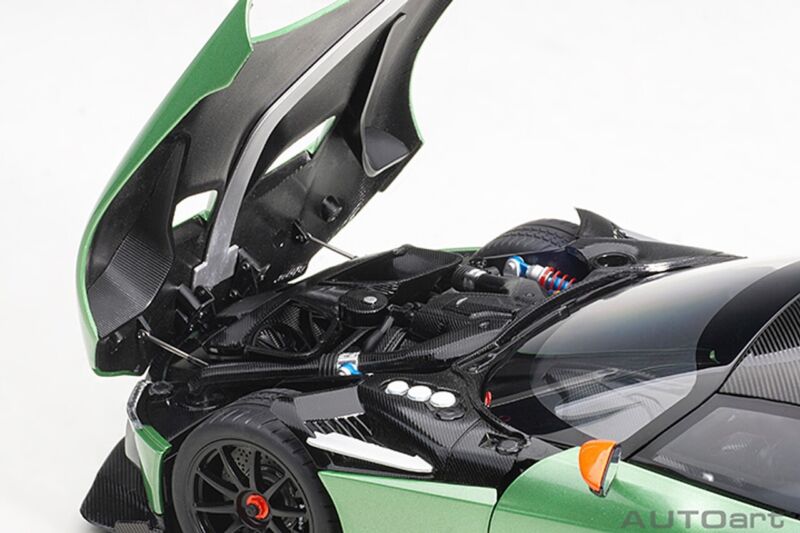 1/18 AUTOart Aston Martin Vulcan Apple Tree Green Metallic