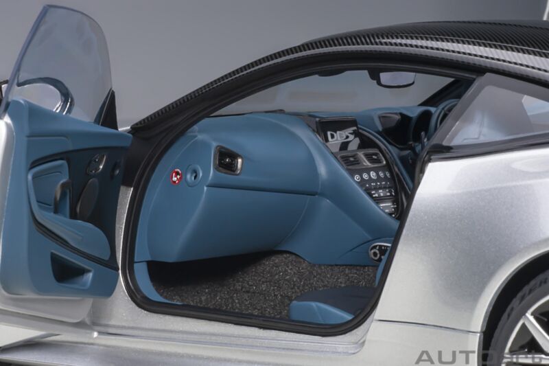 1/18 Autoart Aston Martin DBS Superleggera Lightning Silver