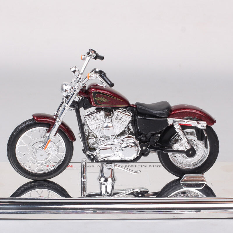 1/18 Maisto 2012 Harley-Davidson XL1200V Seventy-Two Model Motorcycle Red