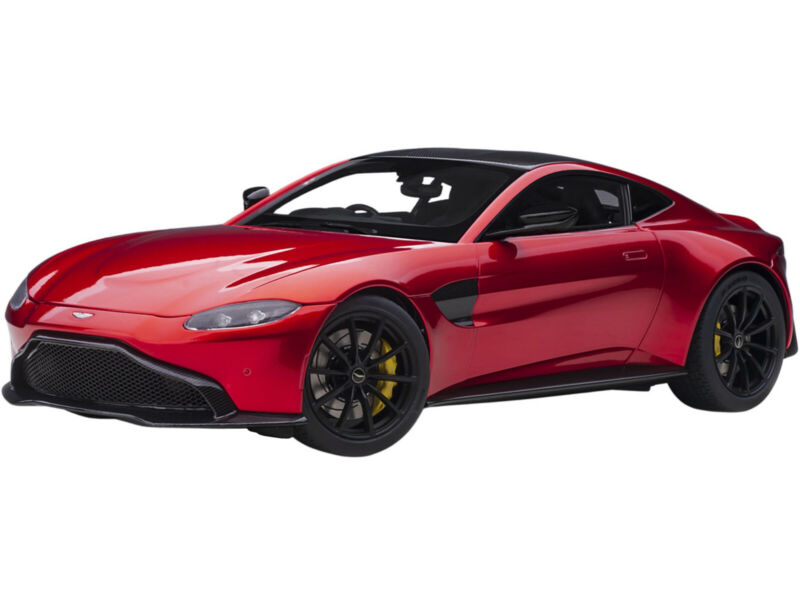 1/18 AUTOart 2019 ASTON MARTIN VANTAGE (RHD) HYPER RED W/CARBON TOP 70277