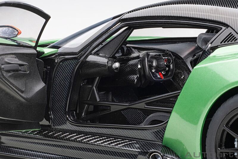 1/18 AUTOart Aston Martin Vulcan Apple Tree Green Metallic