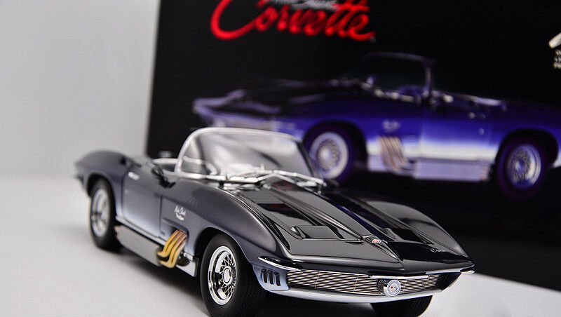 1/18 Autoart 1961 Chevrolet corvette MAKO SHARK blue