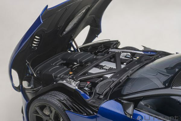 1/18 Autoart Aston Martin DBS Superleggera Zaffre Blue