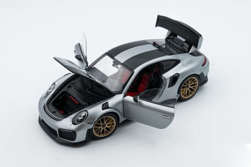 1/18 AUTOART Porsche 911 (991.2) GT2 RS Weissach Package Silver