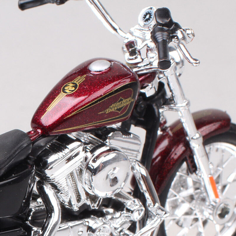 1/18 Maisto 2012 Harley-Davidson XL1200V Seventy-Two Model Motorcycle Red