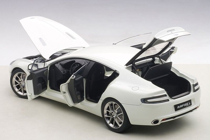 1/18 Autoart 2015 ASTON MARTIN RAPIDE S STRATOS WHITE