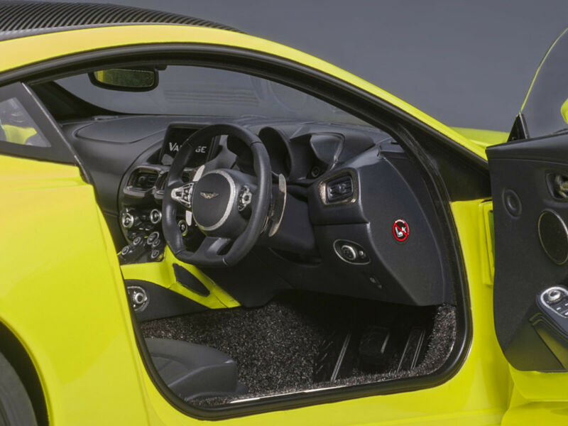AUTOART 1/18 2019 ASTON MARTIN VANTAGE RHD LIME GREEN W/CARBON TOP