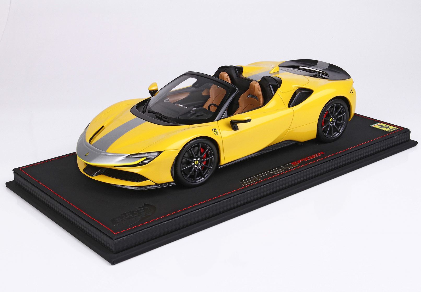 BBR 1/18 Ferrari SF90 Spider PACK FIORANO Giallo Modena with Display C