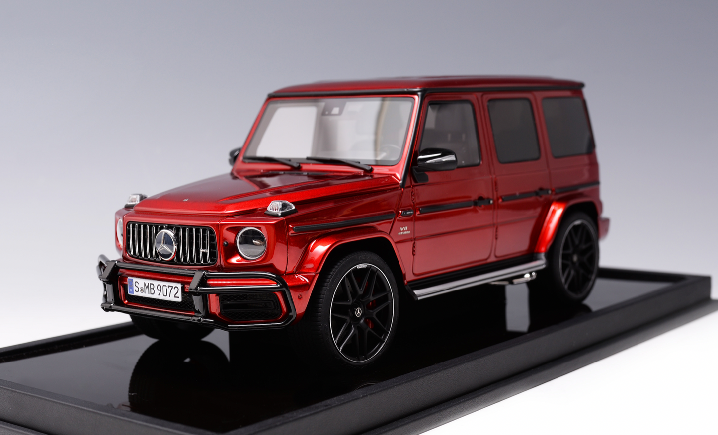 MotorHelix 1/18 Mercedes Benz AMG G63 - Ruby Red Limited 66 pcs - Resin Model