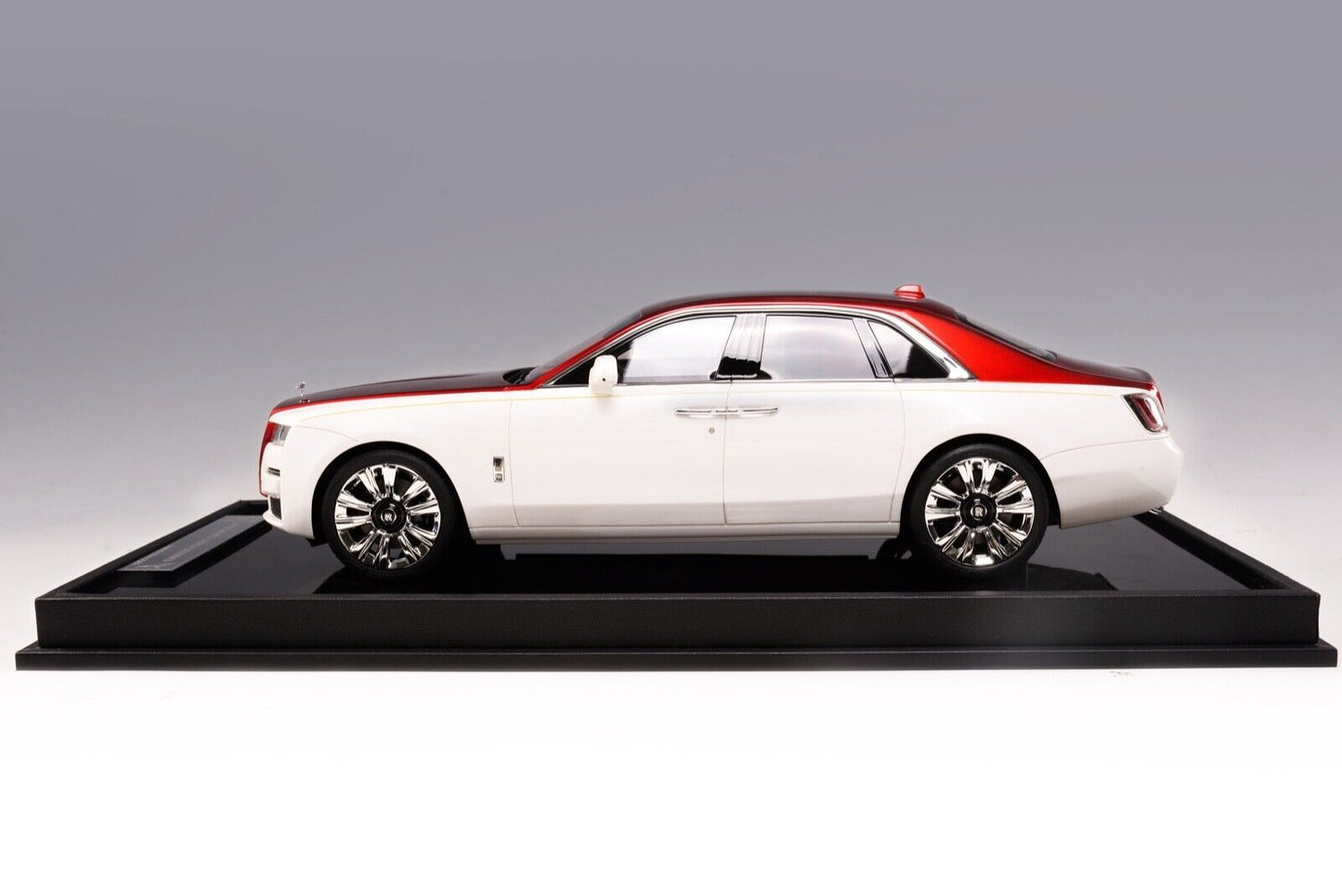 Timothy & Pierre 1/18 Rolls Royce Phantom Ghost Extended Body 30 pieces - Resin Model