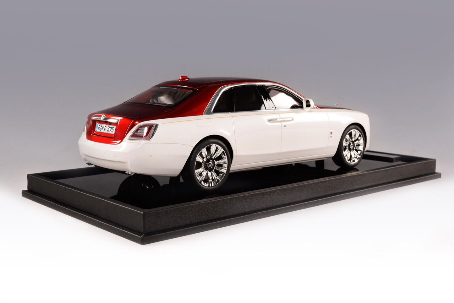 Timothy & Pierre 1/18 Rolls Royce Phantom Ghost Extended Body 30 pieces - Resin Model