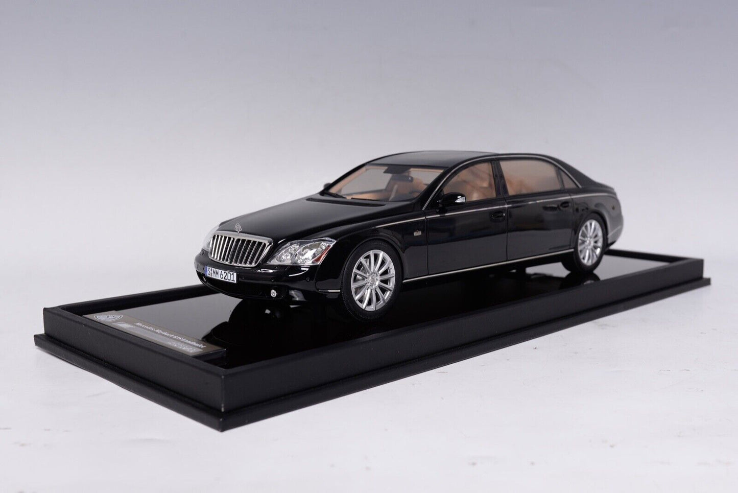 Motorhelix 1/18 Mercedes Maybach 62S Landaulet (Metallic Black) Resin Car Model 99 Pieces Limited