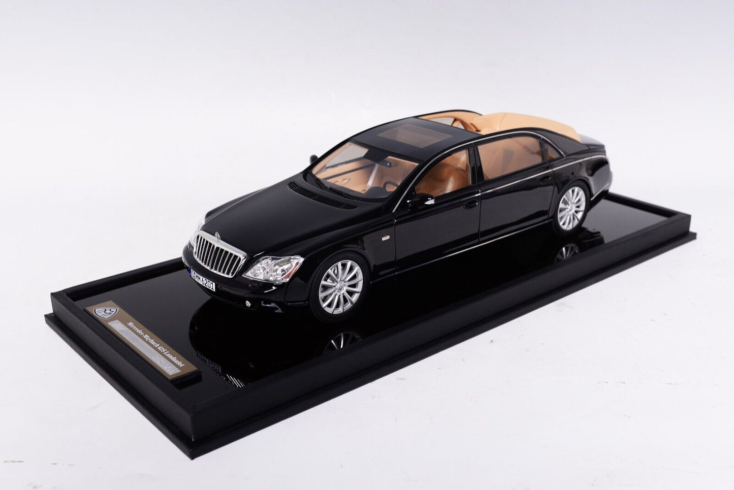 Motorhelix 1/18 Mercedes Maybach 62S Landaulet (Metallic Black) Resin Car Model 99 Pieces Limited