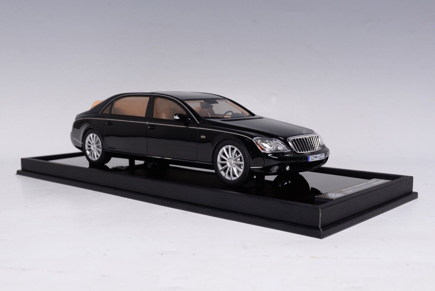 Motorhelix 1/18 Mercedes Maybach 62S Landaulet (Metallic Black) Resin Car Model 99 Pieces Limited
