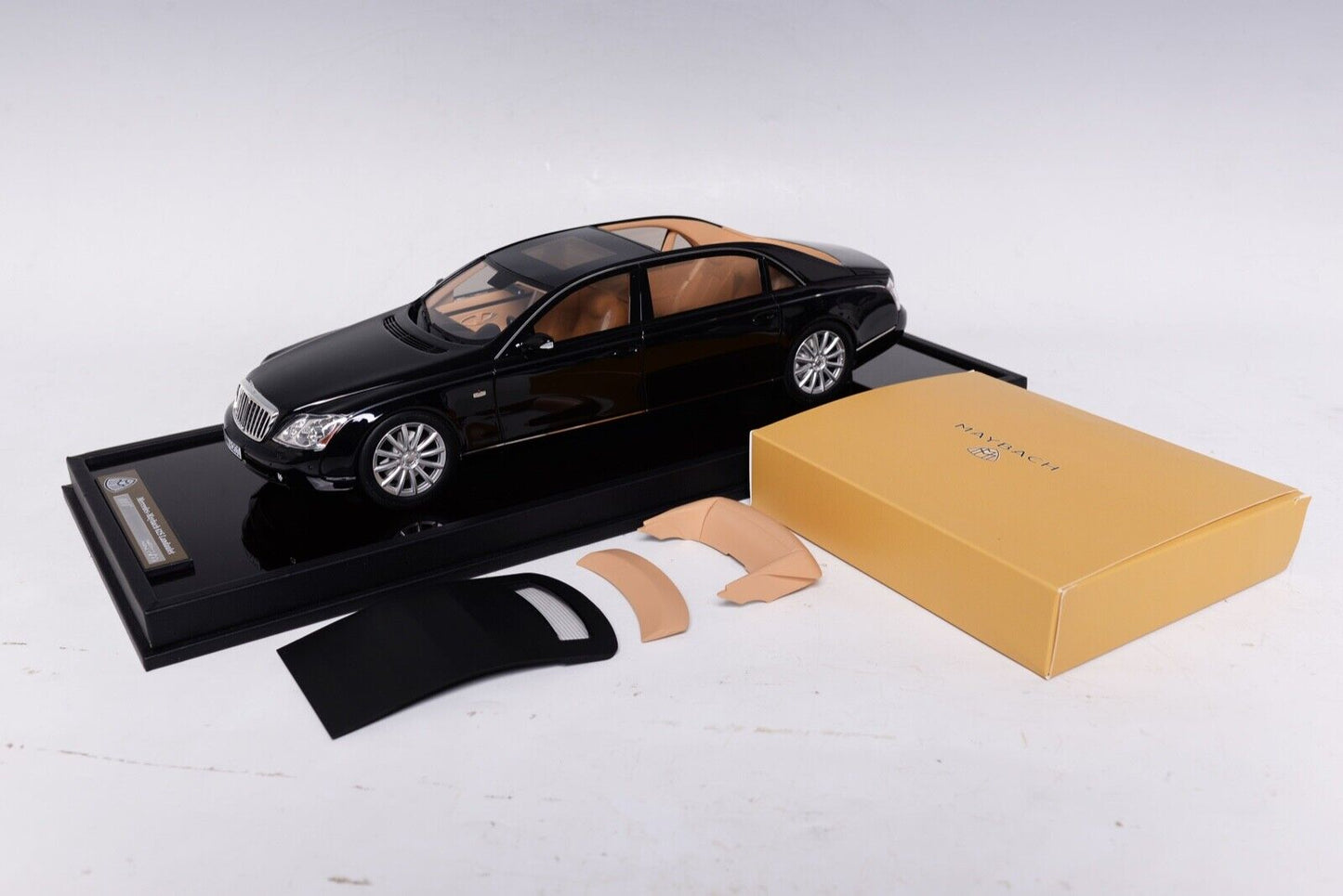 Motorhelix 1/18 Mercedes Maybach 62S Landaulet (Metallic Black) Resin Car Model 99 Pieces Limited