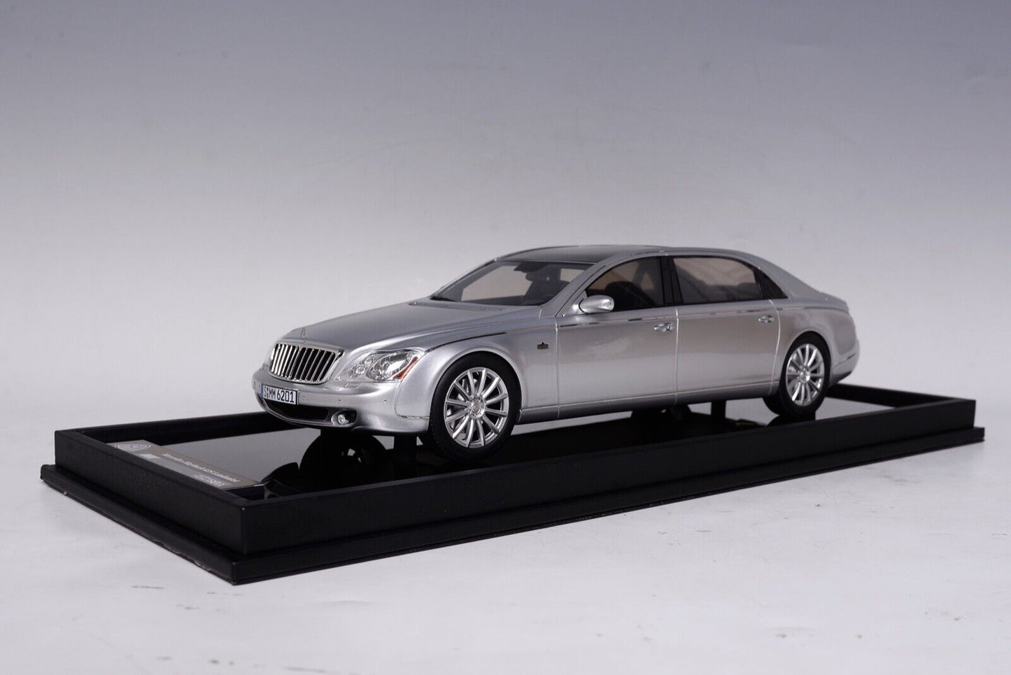 Motorhelix 1/18 Mercedes Maybach 62S Landaulet (Sterling Silver) Resin Car Model Limited 99 Pieces