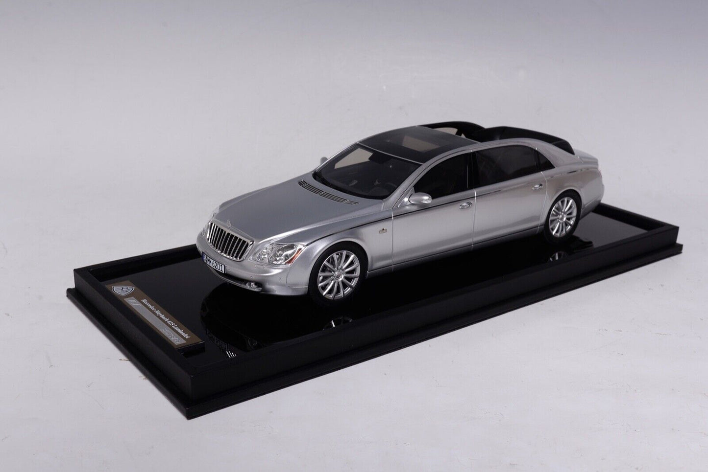 Motorhelix 1/18 Mercedes Maybach 62S Landaulet (Sterling Silver) Resin Car Model Limited 99 Pieces