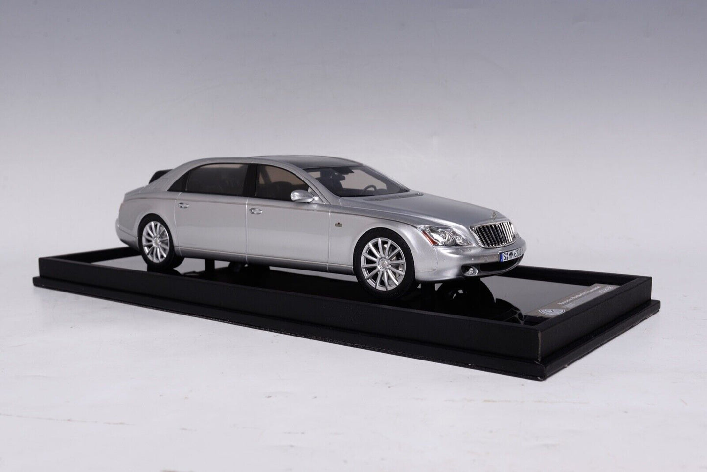 Motorhelix 1/18 Mercedes Maybach 62S Landaulet (Sterling Silver) Resin Car Model Limited 99 Pieces