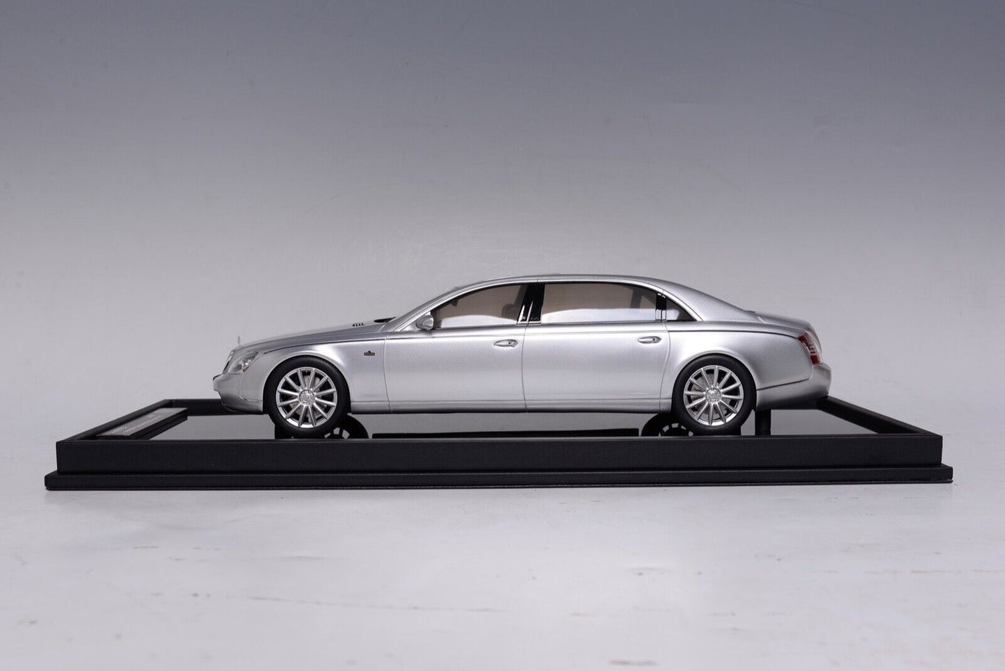 Motorhelix 1/18 Mercedes Maybach 62S Landaulet (Sterling Silver) Resin Car Model Limited 99 Pieces