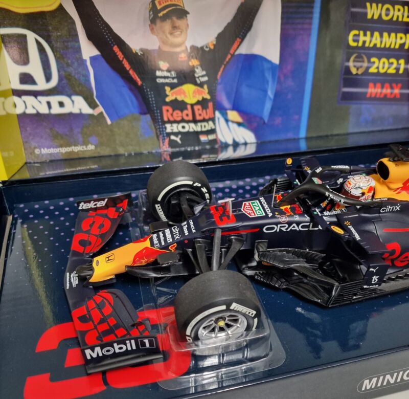 1/18 MINICHAMPS F1 Red Bull Honda RB16B Verstappen Abu Dhabi 2021