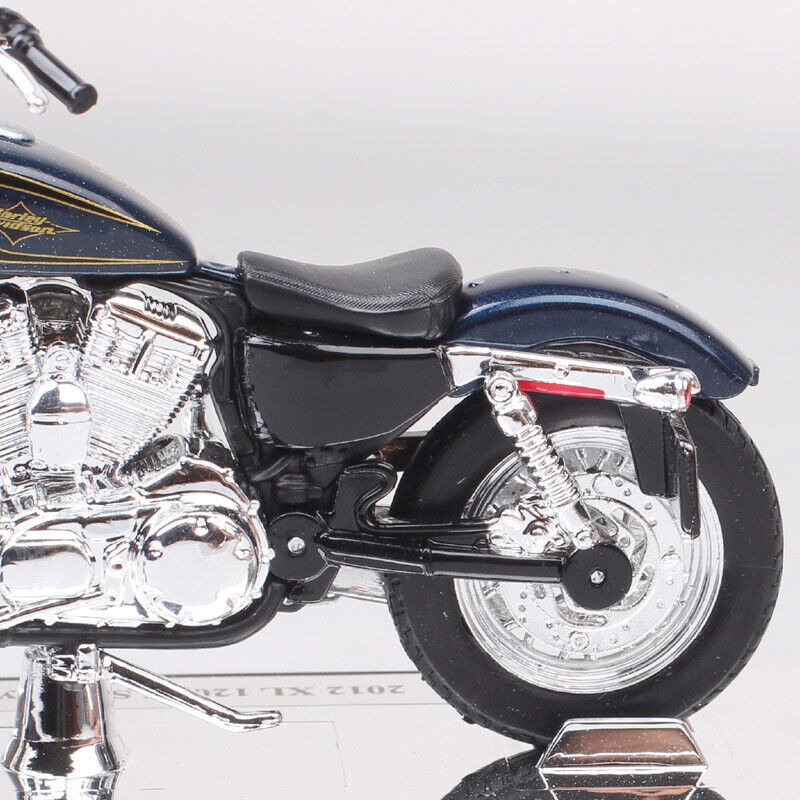 1/18 Maisto 2012 Harley XL 1200V SEVENTY-TWO 72 Model Motorcycle Chorme Blue