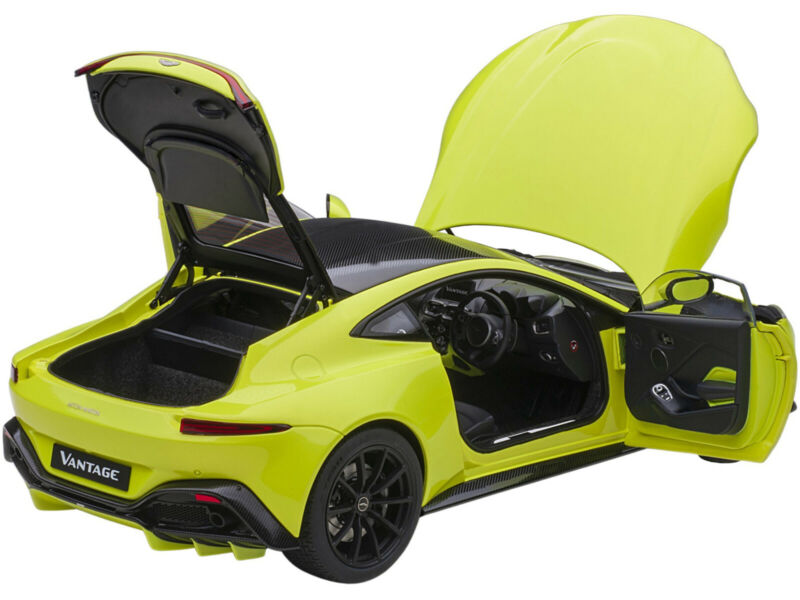 AUTOART 1/18 2019 ASTON MARTIN VANTAGE RHD LIME GREEN W/CARBON TOP