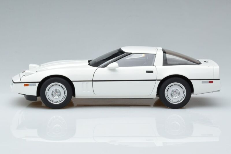 1/18 AUTOart Chevrolet Corvette C4 White 71243