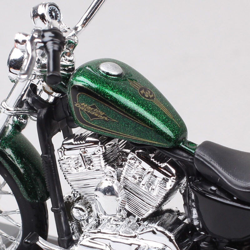 1/18 Maisto 2012 Harley XL 1200V SEVENTY-TWO 72 Model Motorcycle Chorme Green