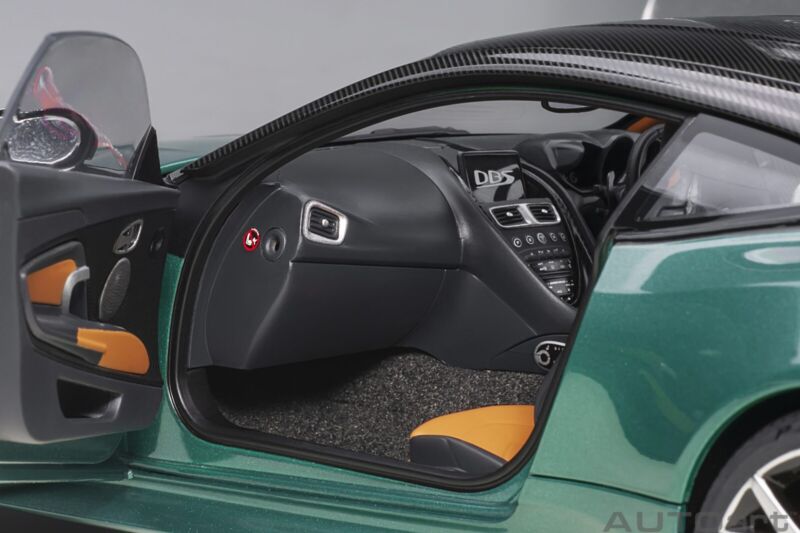 1/18 Autoart Aston Martin DBS Superleggera Aston Martin Racing Green
