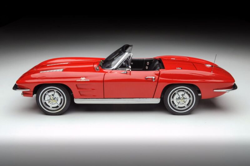 1/18 AUTOart Chevrolet Corvette C2 Sting Ray Convertible 1963 71191