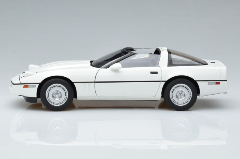 1/18 AUTOart Chevrolet Corvette C4 White 71243