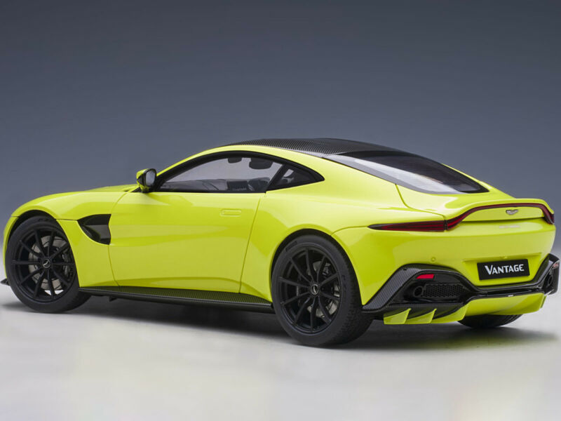 AUTOART 1/18 2019 ASTON MARTIN VANTAGE RHD LIME GREEN W/CARBON TOP