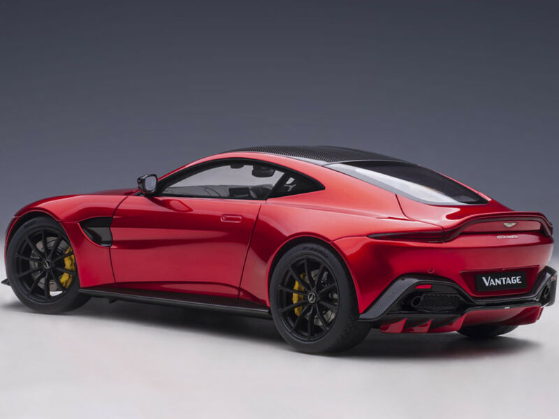 1/18 AUTOart 2019 ASTON MARTIN VANTAGE (RHD) HYPER RED W/CARBON TOP 70277