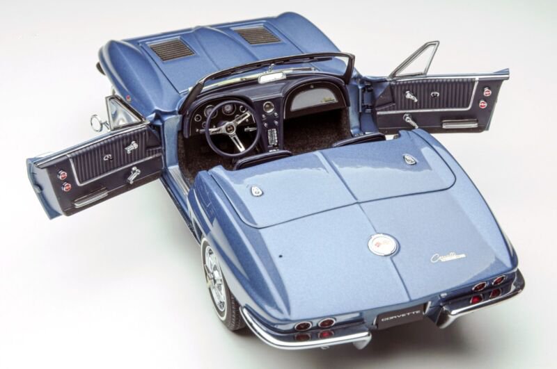 1/18 AUTOart Chevrolet Corvette C2 Sting Ray Convertible 1963 71192