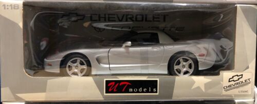 1/18 UT MODELS 1999 CHEVROLET CORVETTE C5 HARDTOP SILVER