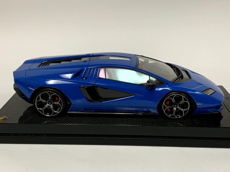 1/18 MR Collection Lamborghini Countach LPI 800-4 in Blue Carbon Base $995.99 ModelCarsHub