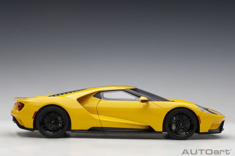 AutoArt 1:18 Ford GT 2017 Triple Yellow Black Stripes Model Car