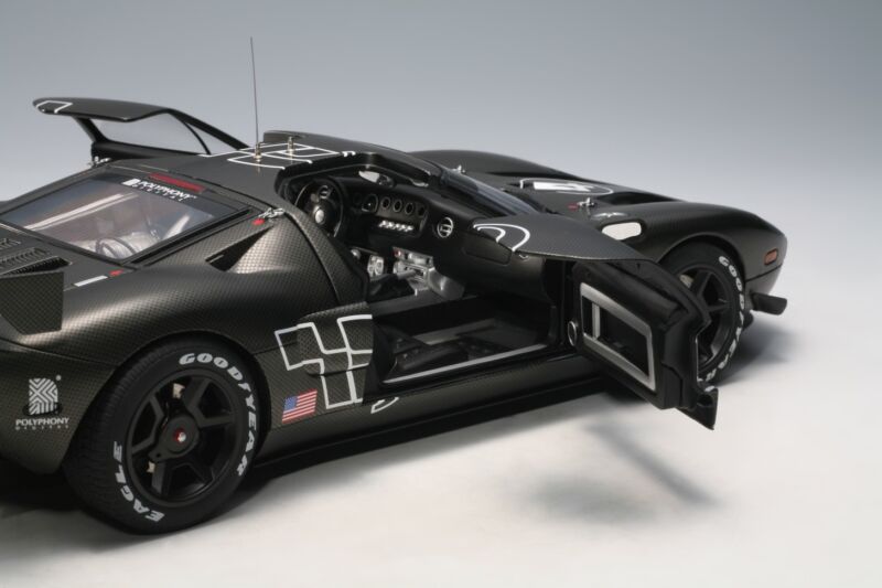 2005 FORD GT LM RACE CAR SPEC II CARBON FIBER 1:18 by AUTOart #80514