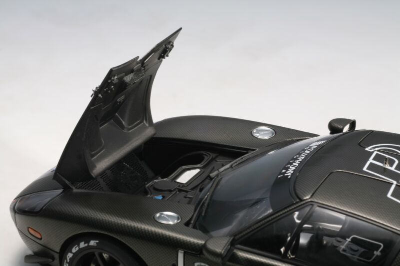 2005 FORD GT LM RACE CAR SPEC II CARBON FIBER 1:18 by AUTOart #80514