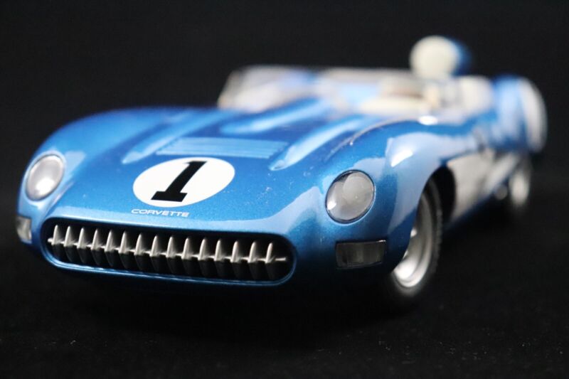 1/18 AutoArt Chevrolet Corvette SS 1957 Blue 71051