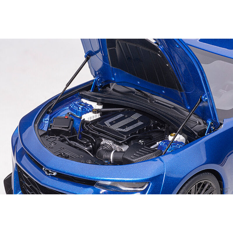 AUTOart 2017 Chevrolet Camaro ZL1 1:18 Model Car Hyper Blue Metallic 71209